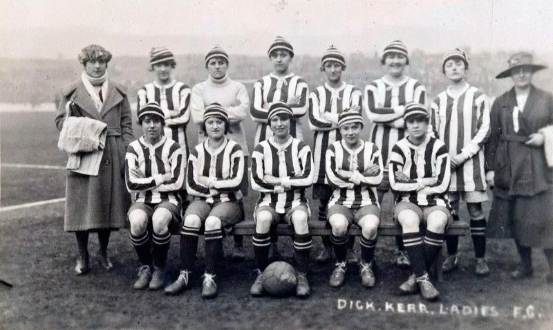 Dick Kerr Ladies FC kadın futbolunda seyirci rekorları kırdı.jpeg