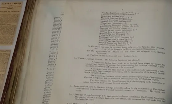 1921 FA Kadın Futbolu Yasağını Duyuran Tarihî Gazete Kupürü.png
