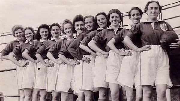 British Ladies' Football Club takımı.jpg