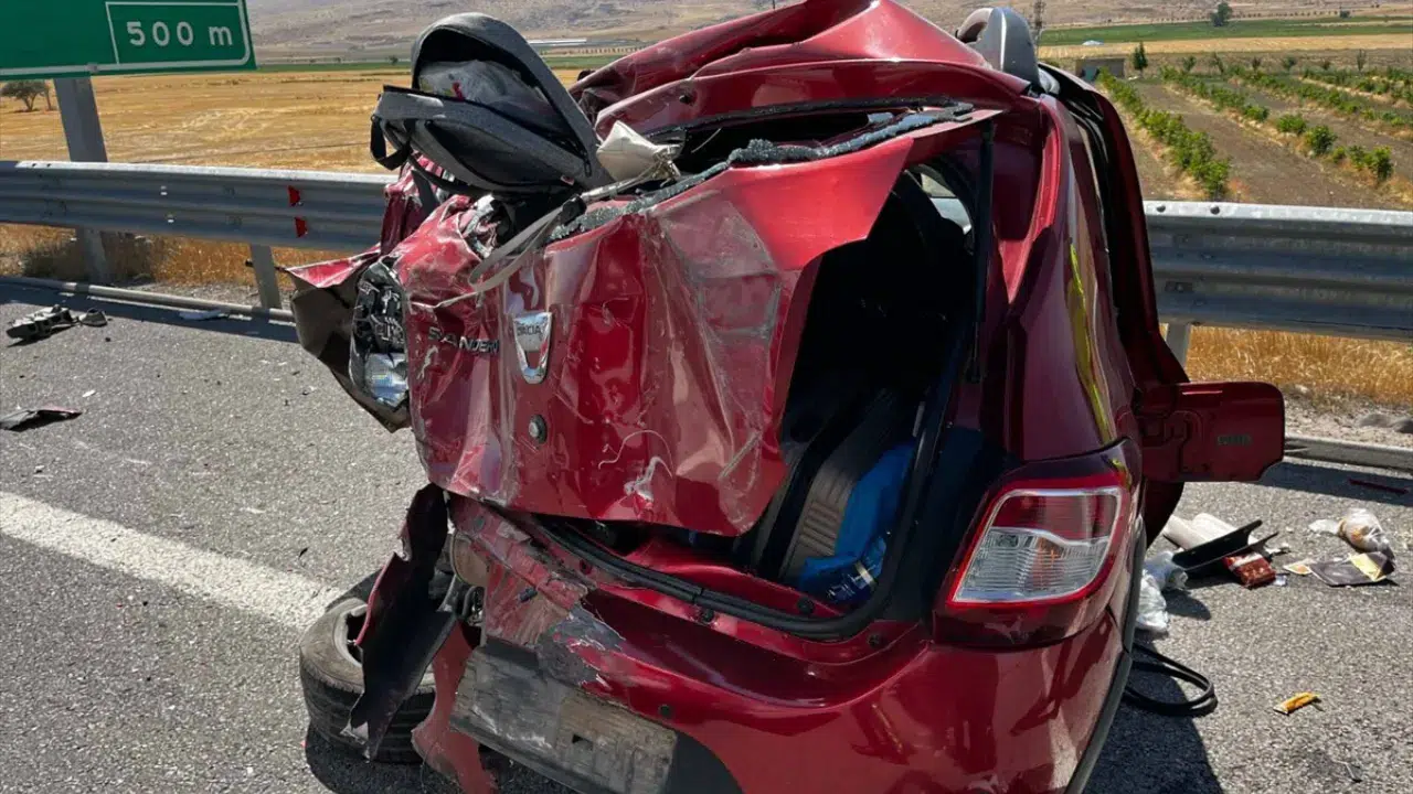 Niğde'de Tır ve Otomobil Çarpışması: 1 Ölü, Yaralılar Var