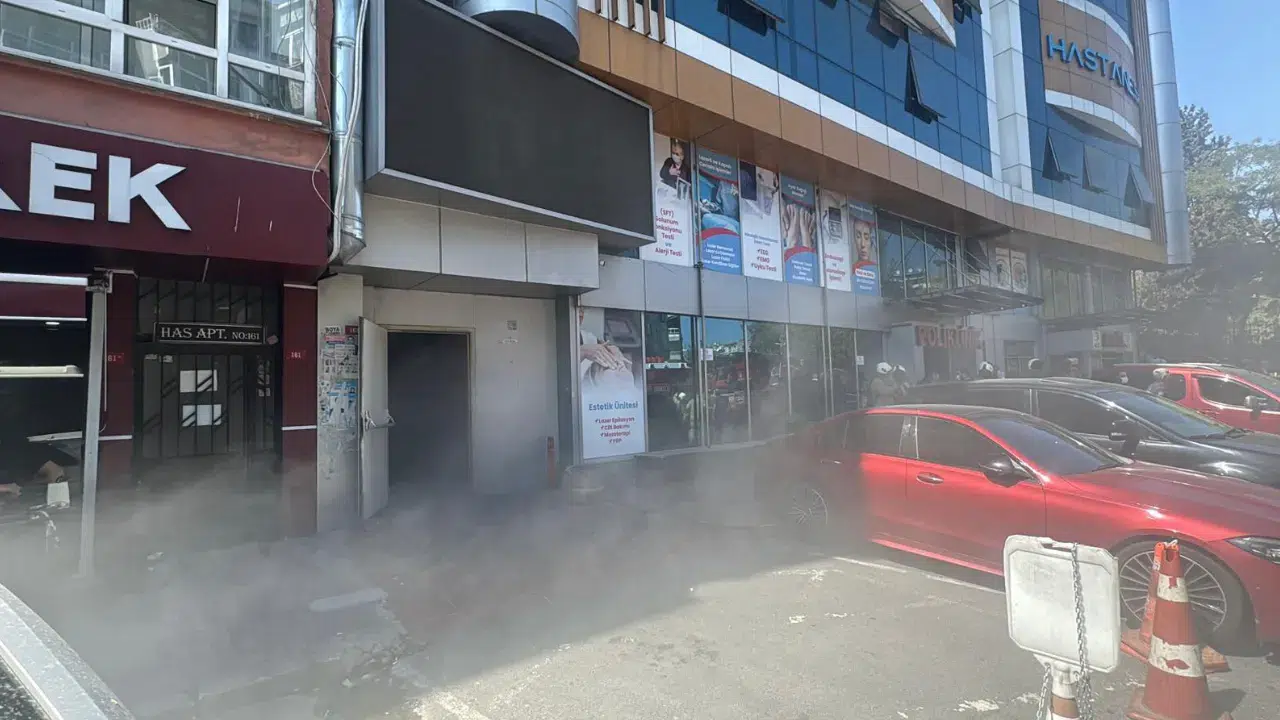 Gaziosmanpaşa'da Hastane Yangını: Panik Dolu Anlar!