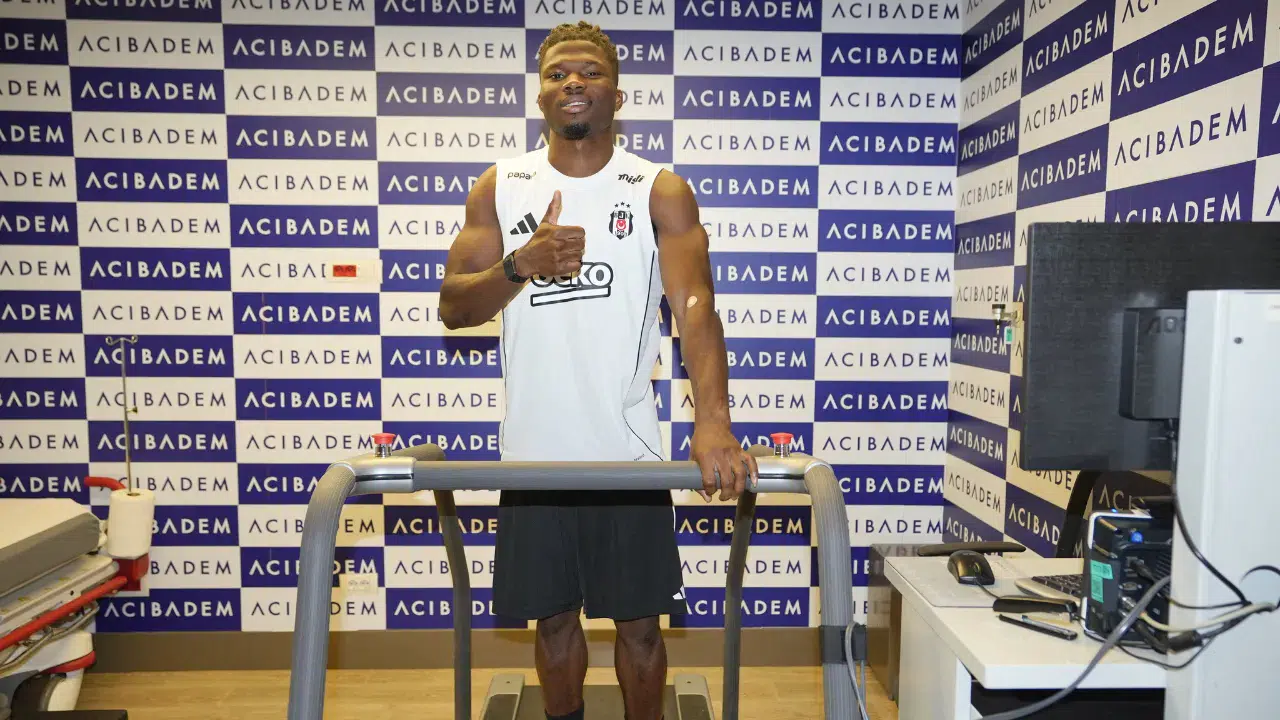 Beşiktaş'ın Yeni Transferi El Bilal Toure İstanbul'da Sağlık Kontrolünden Geçti