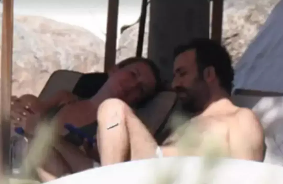 Ünlü Komedyen Hasan Can Kaya, Bodrum’da Yeni Aşkıyla Objektiflere Takıldı