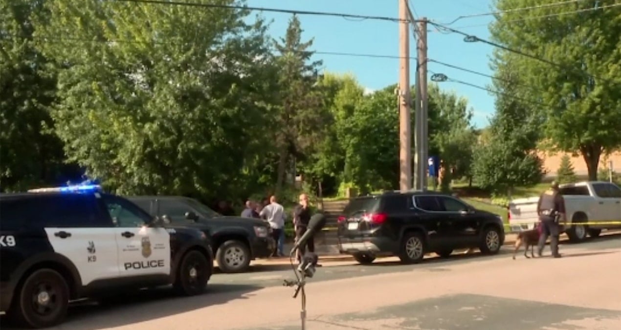 ABD'de Okul Saldırısı: Minnesota'da Bayraklar Yarıya İndirildi, Ülke Yasta