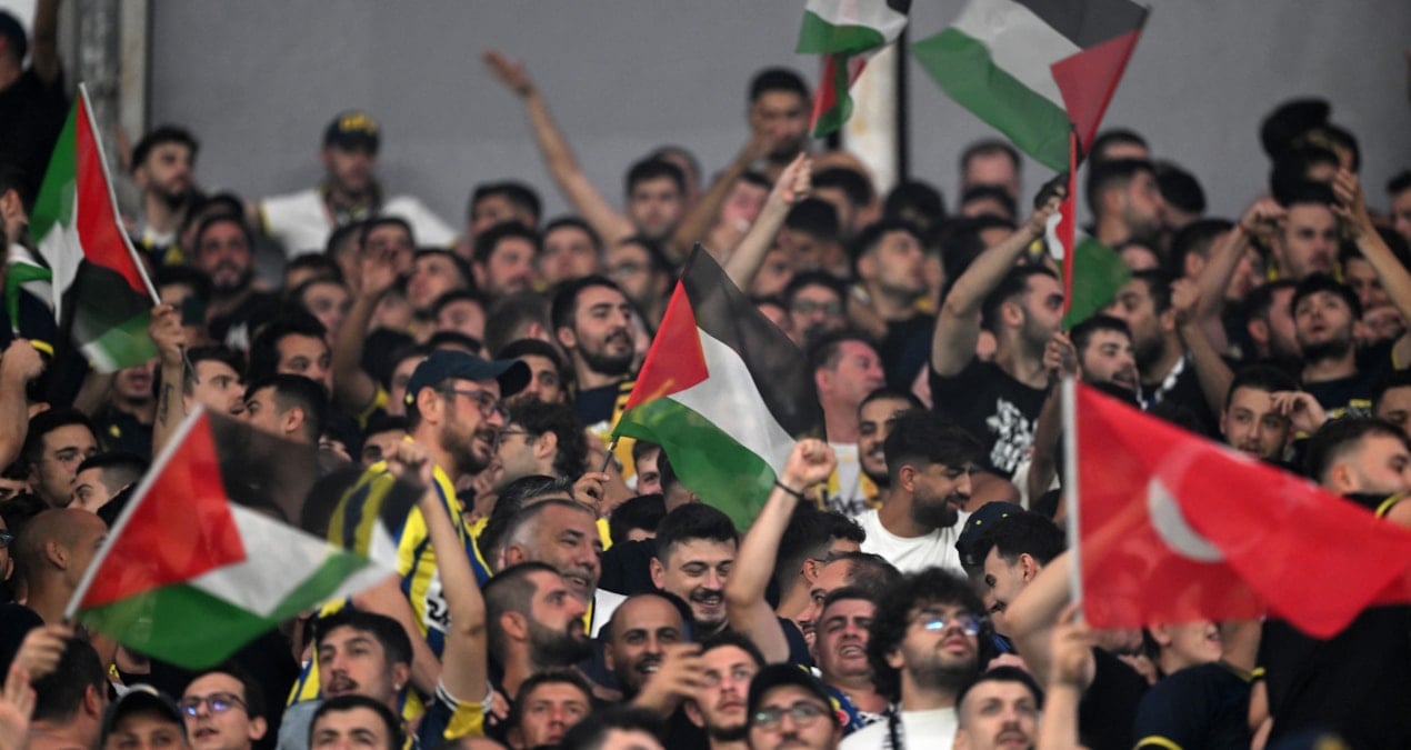 Fenerbahçe Taraftarından Gazze'ye Destek: Tribünler Filistin İçin Birleşti