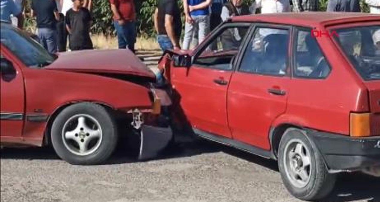 Kayseri Yahyalı'da Otomobil Kazası: 2 Yaralı