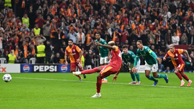 Osimhen penaltıyla Galatasaray'ı Liverpool karşısında öne taşıdı