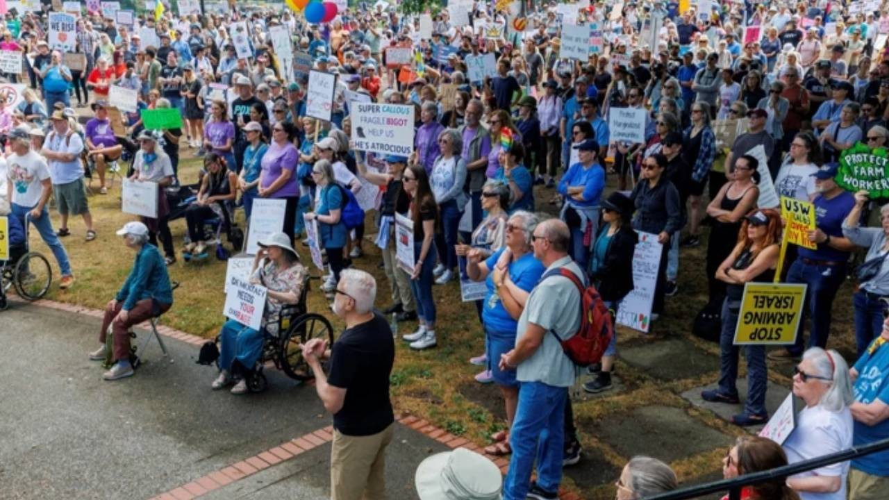 ABD'de İşçiler 'Emek Günü'nde Trump ve Milyarderleri Protesto Etti
