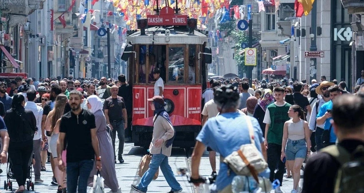 İstanbul'da Enrico Macias Konseri Öncesi 5 Eylül Etkinlik Yasağı Kararı