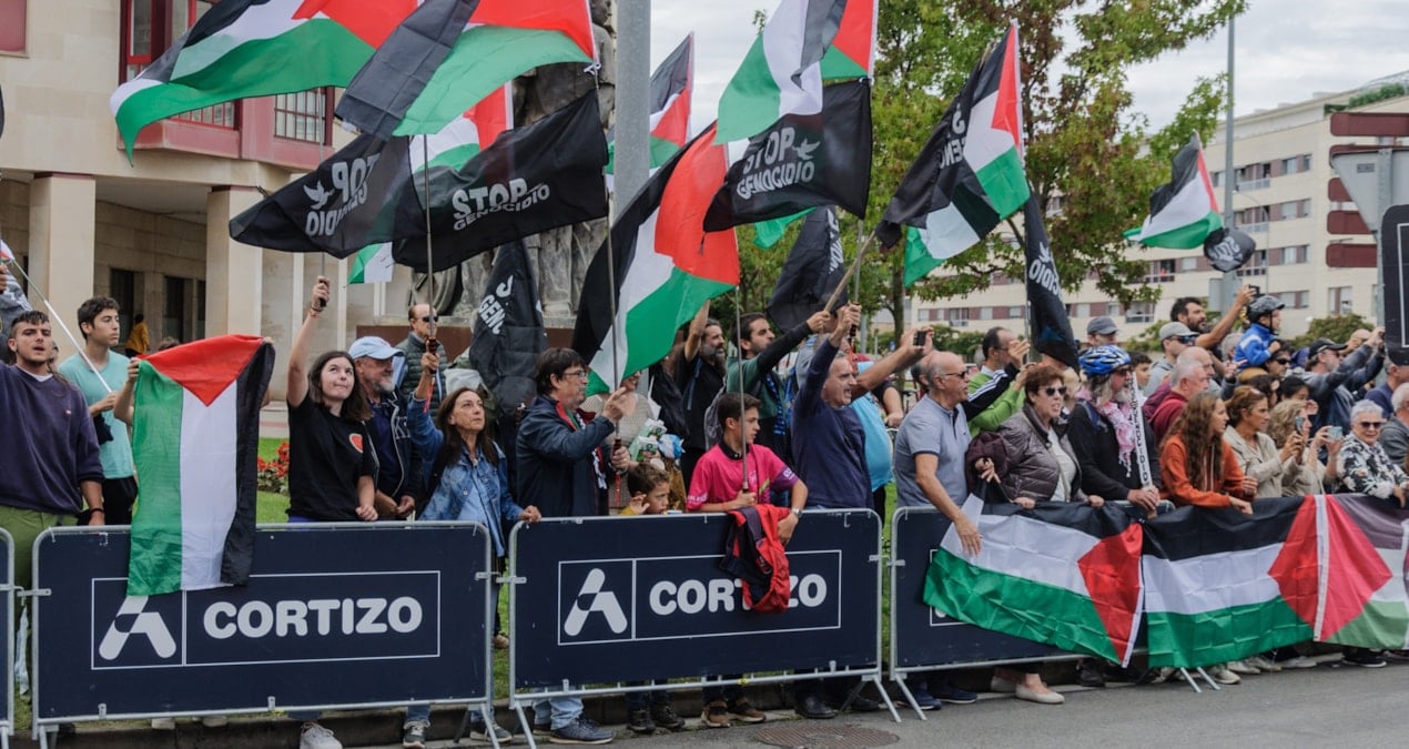 İsrail Karşıtı Protestolar La Vuelta Bisiklet Yarışını Durdurdu