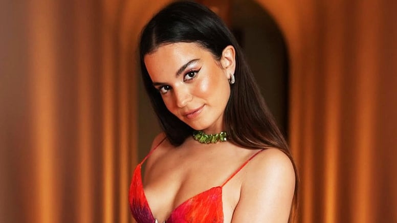 Aslı Bekiroğlu 'Sil Baştan'la tiyatroya adım atıyor: Prömiyer öncesi heyecan