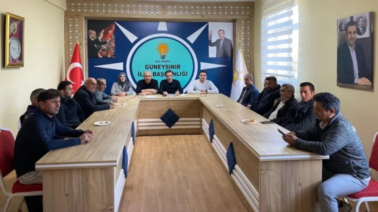 AKP Güneysınır ilçe teşkilatında toplu istifa kararı alındı