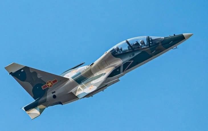 Eğitim uçuşunda kaza: Vietnam’da askeri uçak dağlık alana düştü