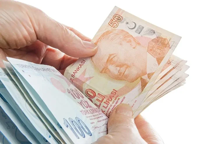 Emekli bayram ikramiyesi için kulislerde iki ayrı zam senaryosu konuşuluyor