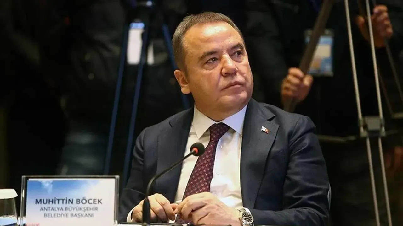 Tutuklu bulunan Muhittin Böcek acil olarak hastaneye sevk edildi