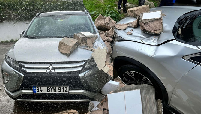 Muğla’da fırtına dehşeti: Dev dalgalar motoryatı karaya oturttu, ağaçlar devrildi
