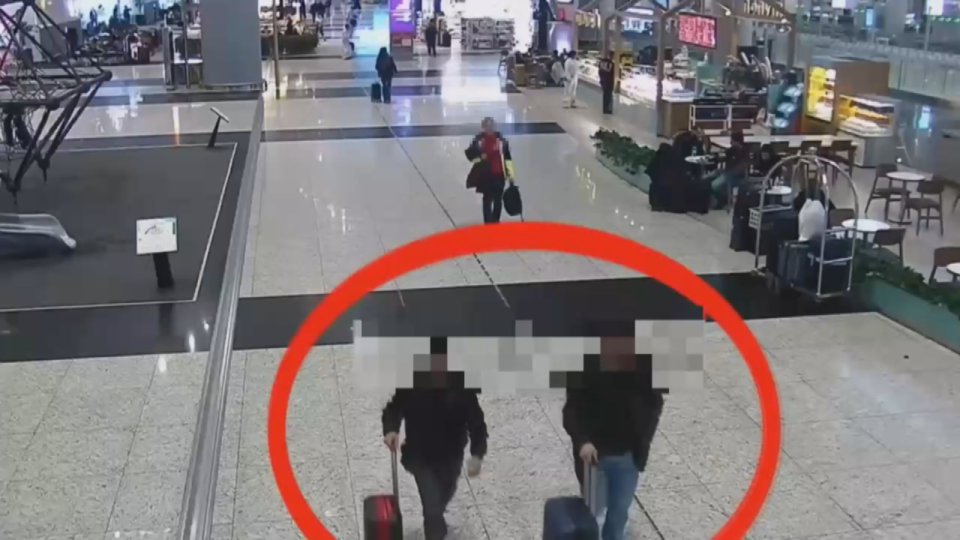 İstanbul Havalimanı'nda kaçarken yakalanan cinayet şüphelilerinin görüntüsü paylaşıldı