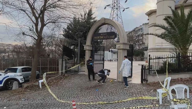 Annesinin cenazesinde miras tartışması: Kardeşini cami avlusunda vurdu