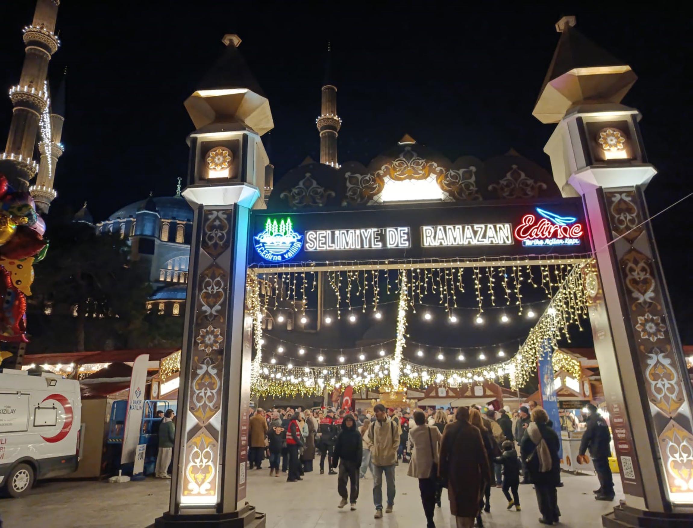 Edirne’de Ramazan Coşkusu: İlk İftar Yapıldı, Ramazan Sokağı Açıldı