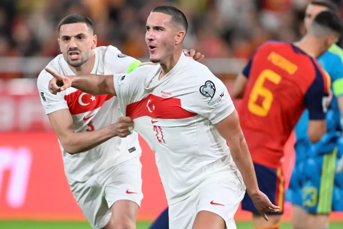 Sarı kırmızılılar milli futbolcu Deniz Gül transferi için karar aşamasına geldi