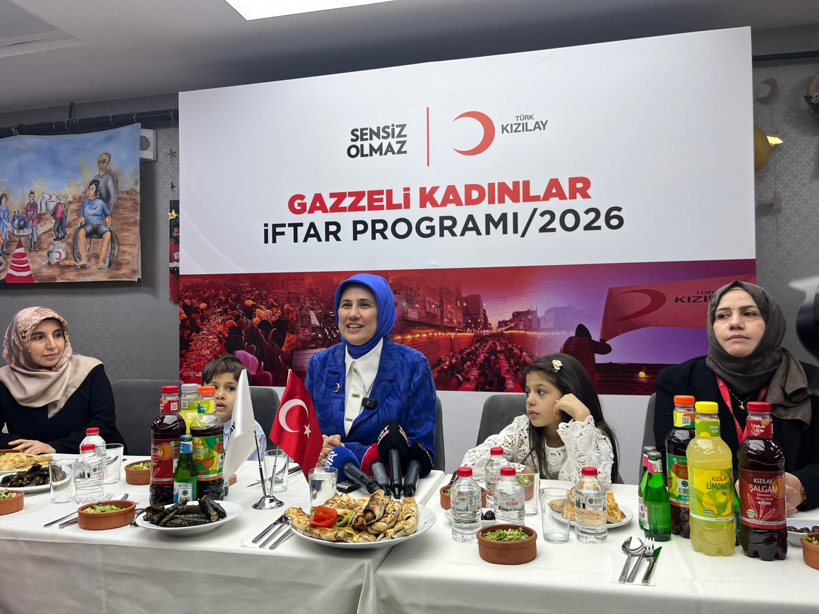 Kızılay'dan Gazzeli Kadınlara Ramazan Sıcaklığı: İftar Sofrasında Duygusal Anlar