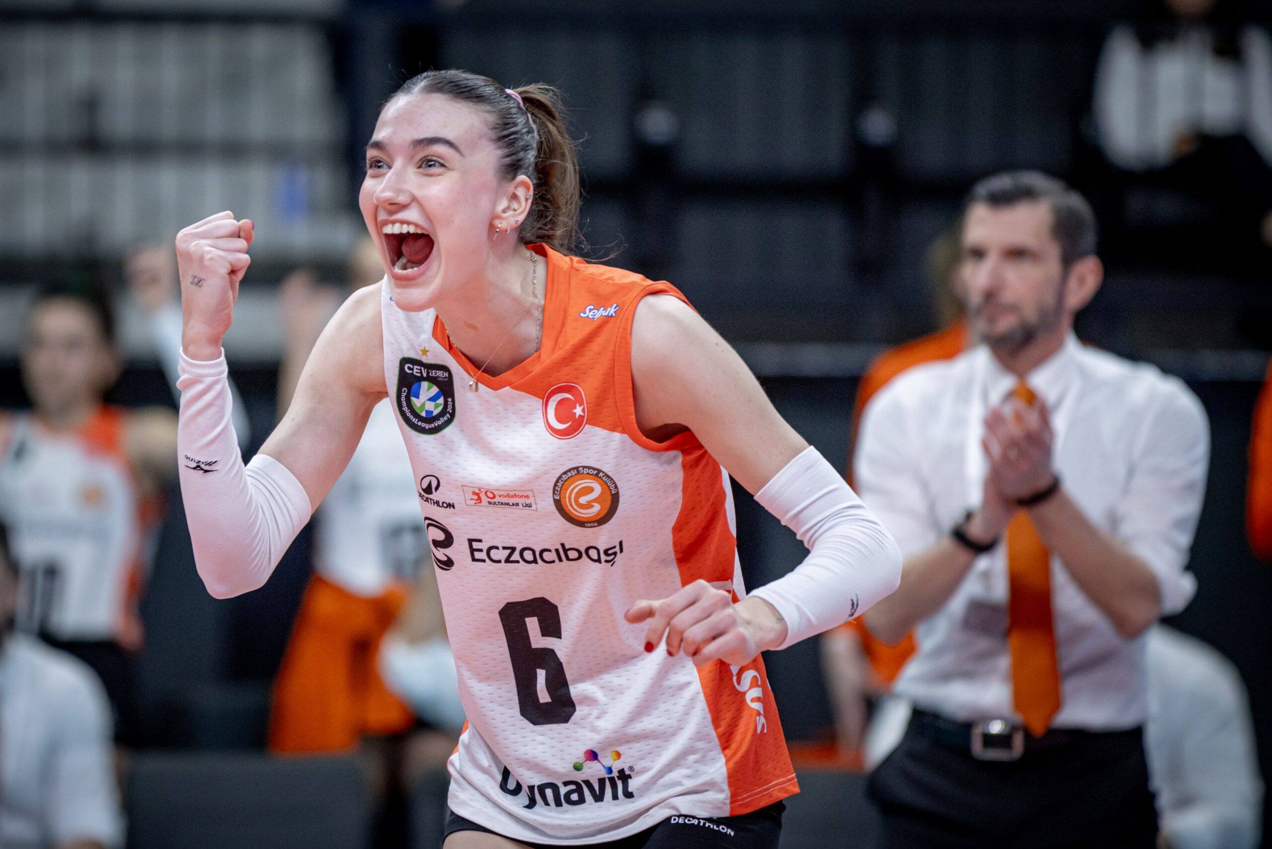 Eczacıbaşı Dynavit Fırtınası: Göztepe'ye Set Vermedi, Yarı Finalde!