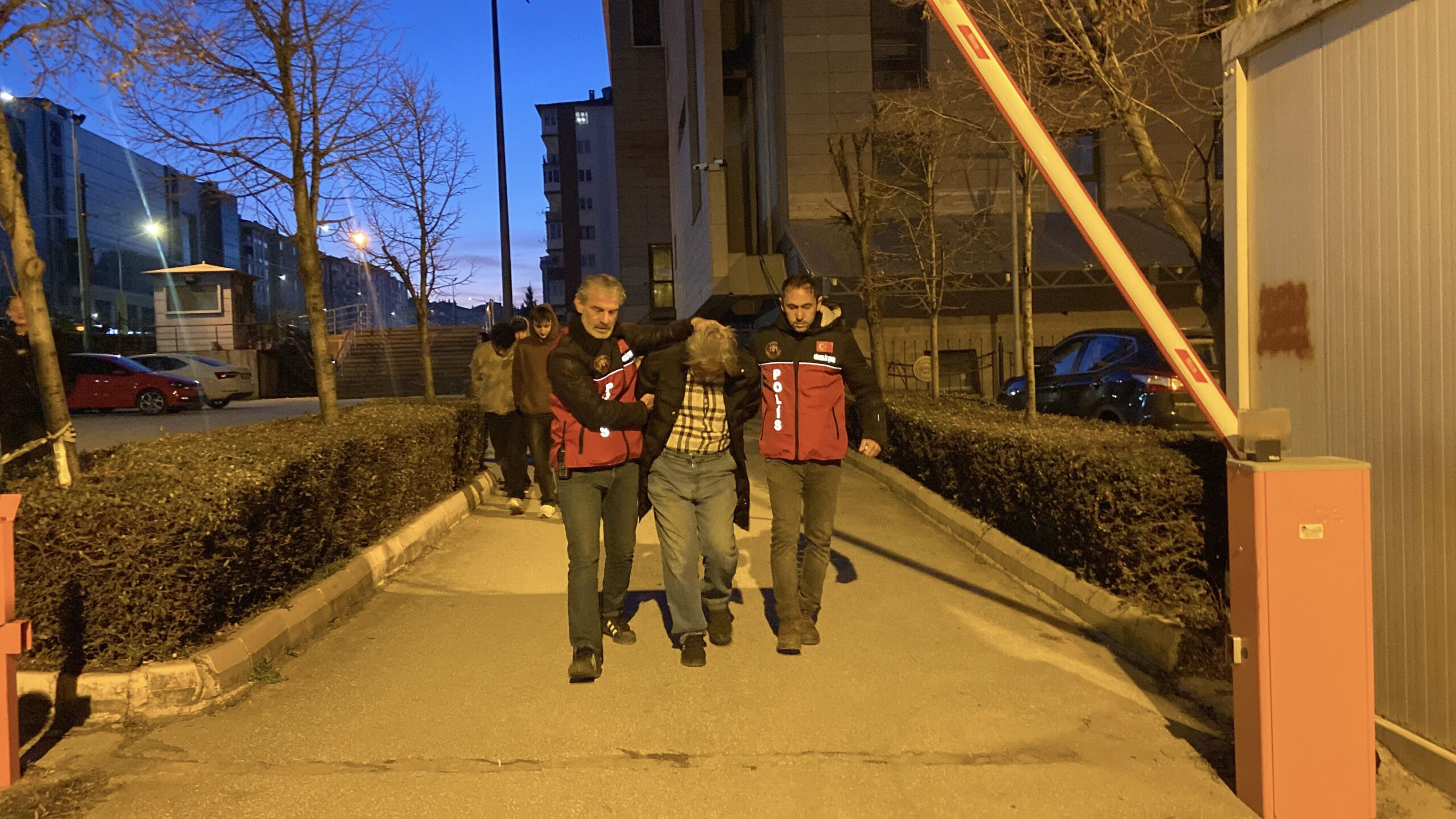 Atatürk'e Hakaret Eden Şahıs Tutuklandı: Sanal Medyada Yayılan Görüntüler Sonucu Cezalandırıldı
