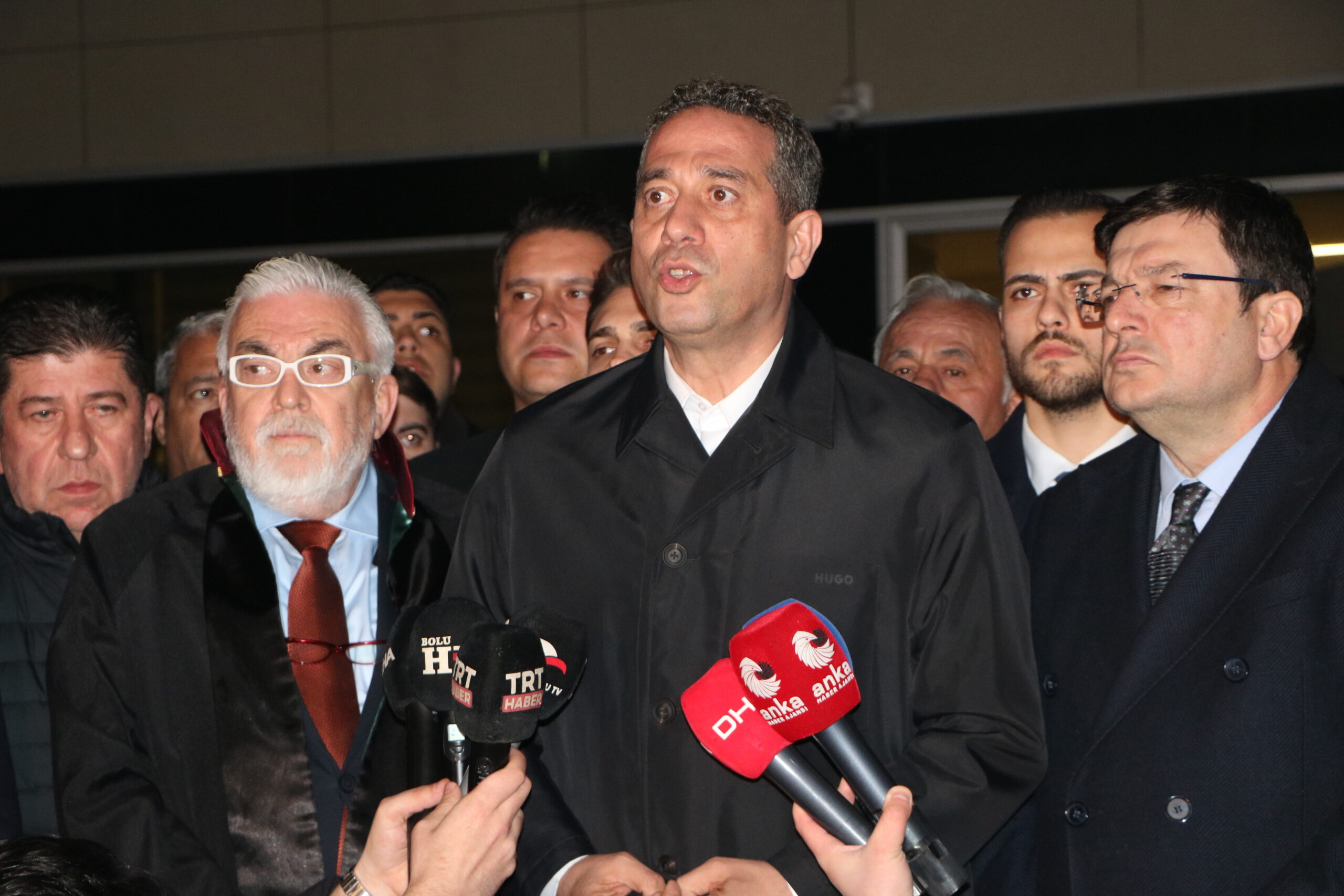 Bolu Belediye Başkanı Tanju Özcan 'İrtikap' Suçlamasıyla Tutuklandı: Siyasette Şok Etkisi!