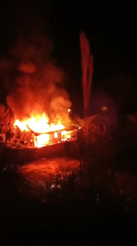 Adana’da Gece Yarısı Kabusu: Tek Katlı Ev Alevlere Teslim Oldu