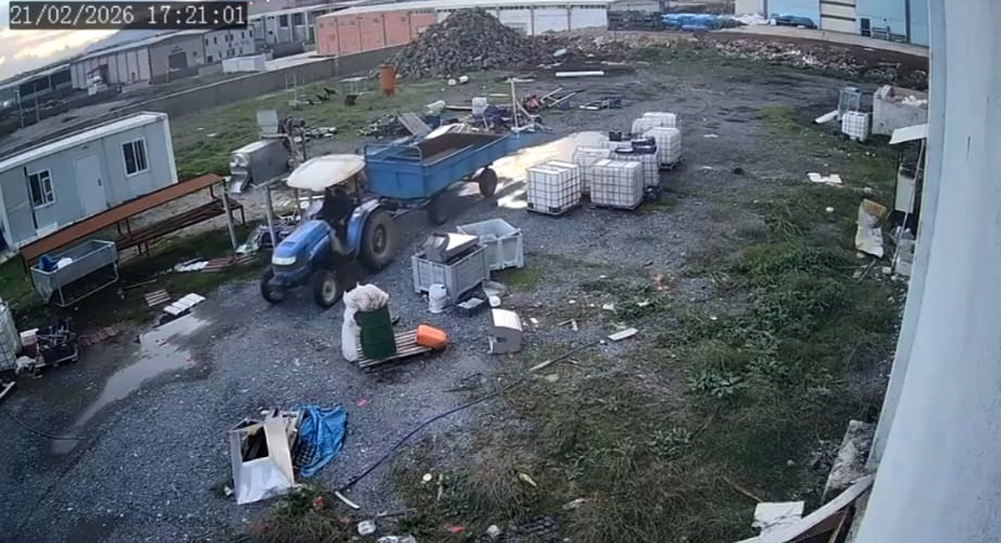 Gaziantep'te Fabrika Bahçesinde Römork Hırsızlığı Kamerada