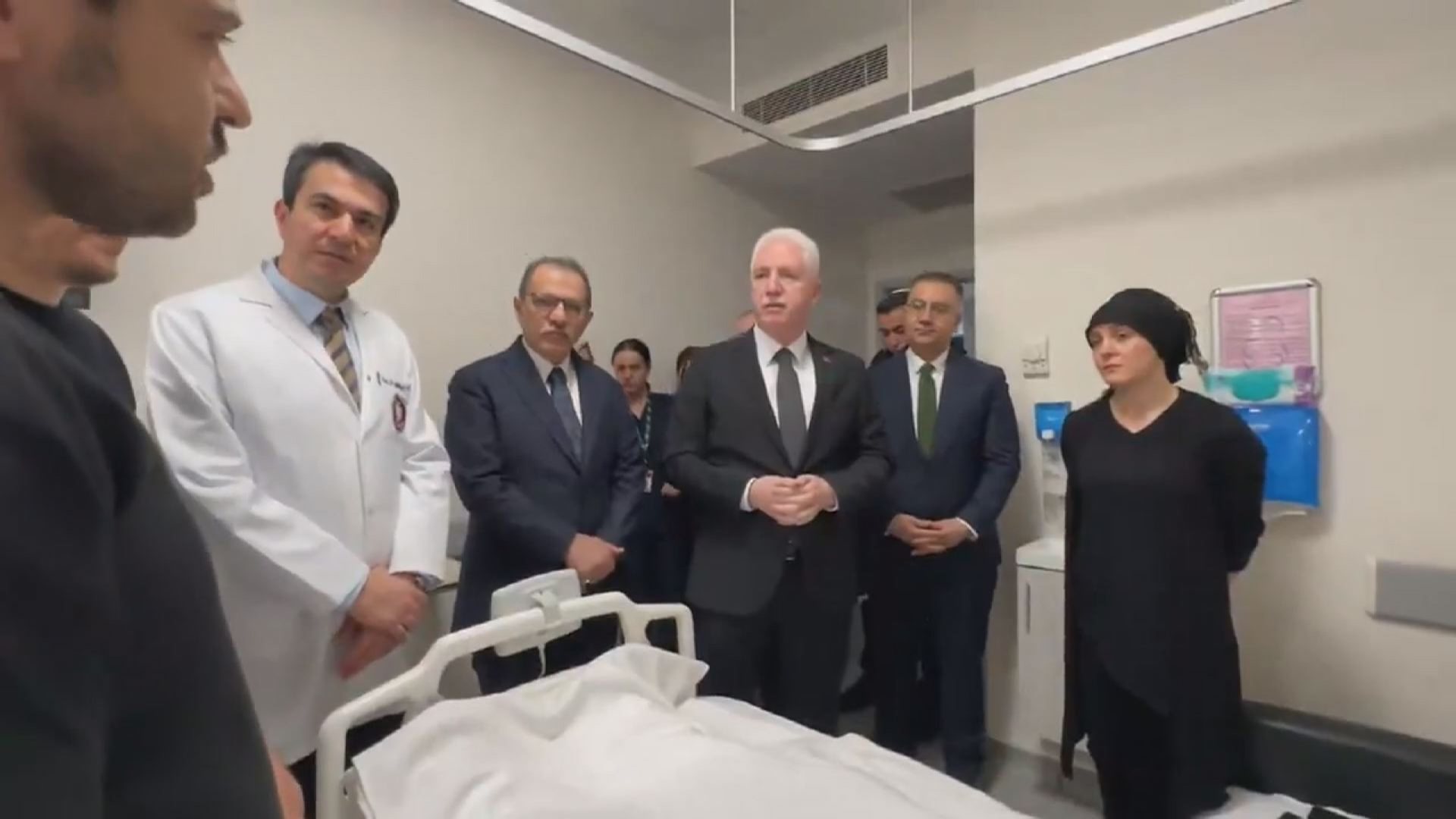 Vali Davut Gül, Çekmeköy'deki Bıçaklı Saldırı Mağdurunu Ziyaret Etti