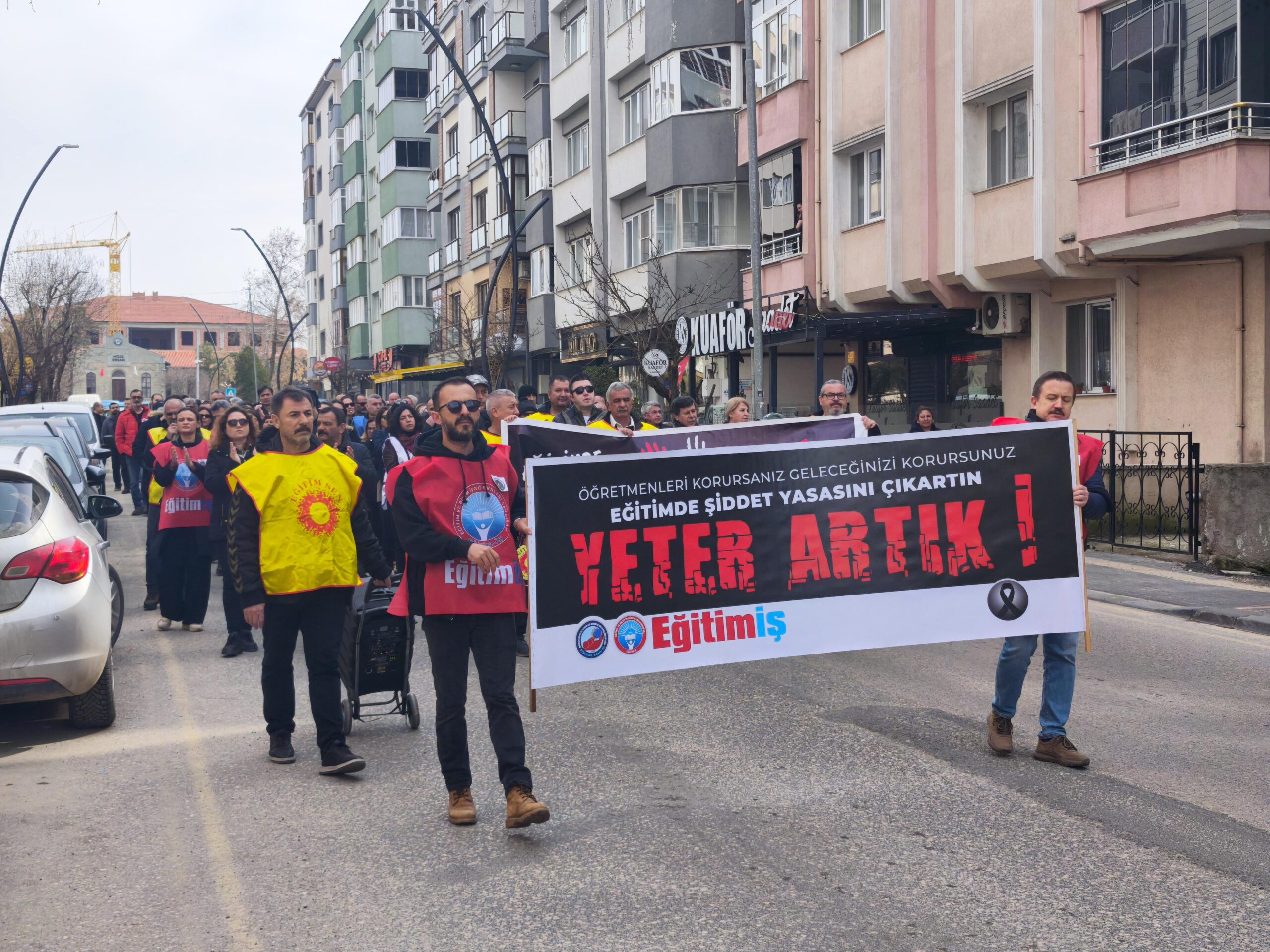 Keşan'da Öğretmenler Meslektaşlarını Anmak İçin Yürüdü