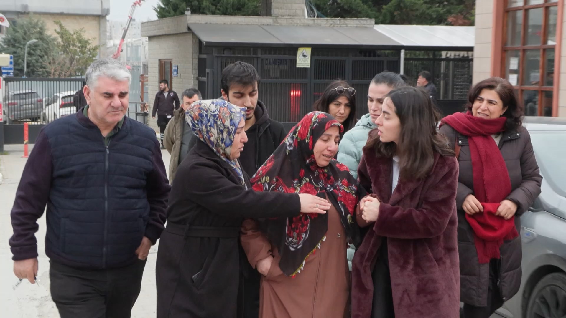 Zeytinburnu'nda Denizde Ölü Bulunan Anne ve Kızı, Yakınlarına Teslim Edildi