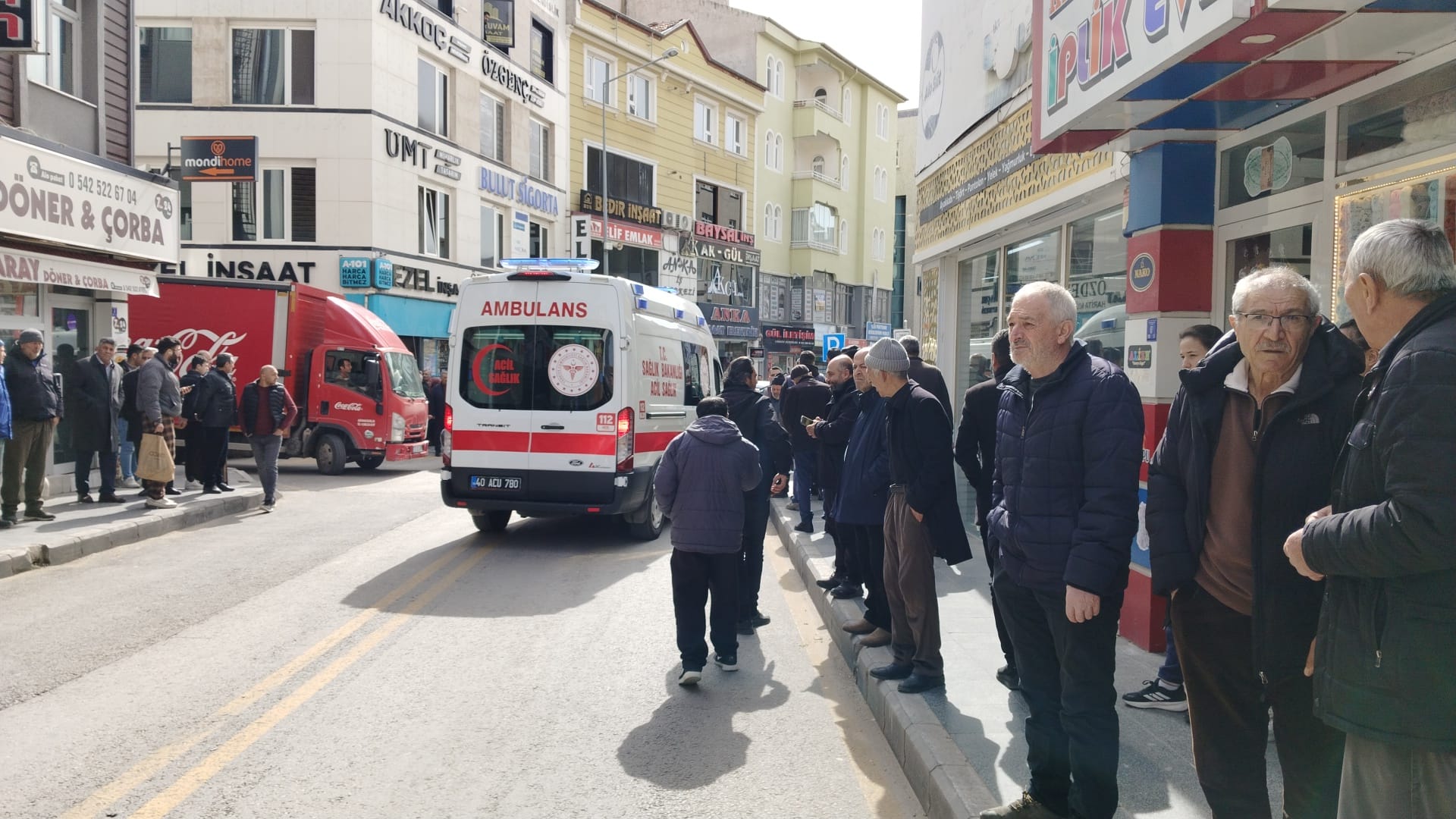 Kırşehir'de Kıraathaneye Silahlı Saldırı: 2 Yaralı