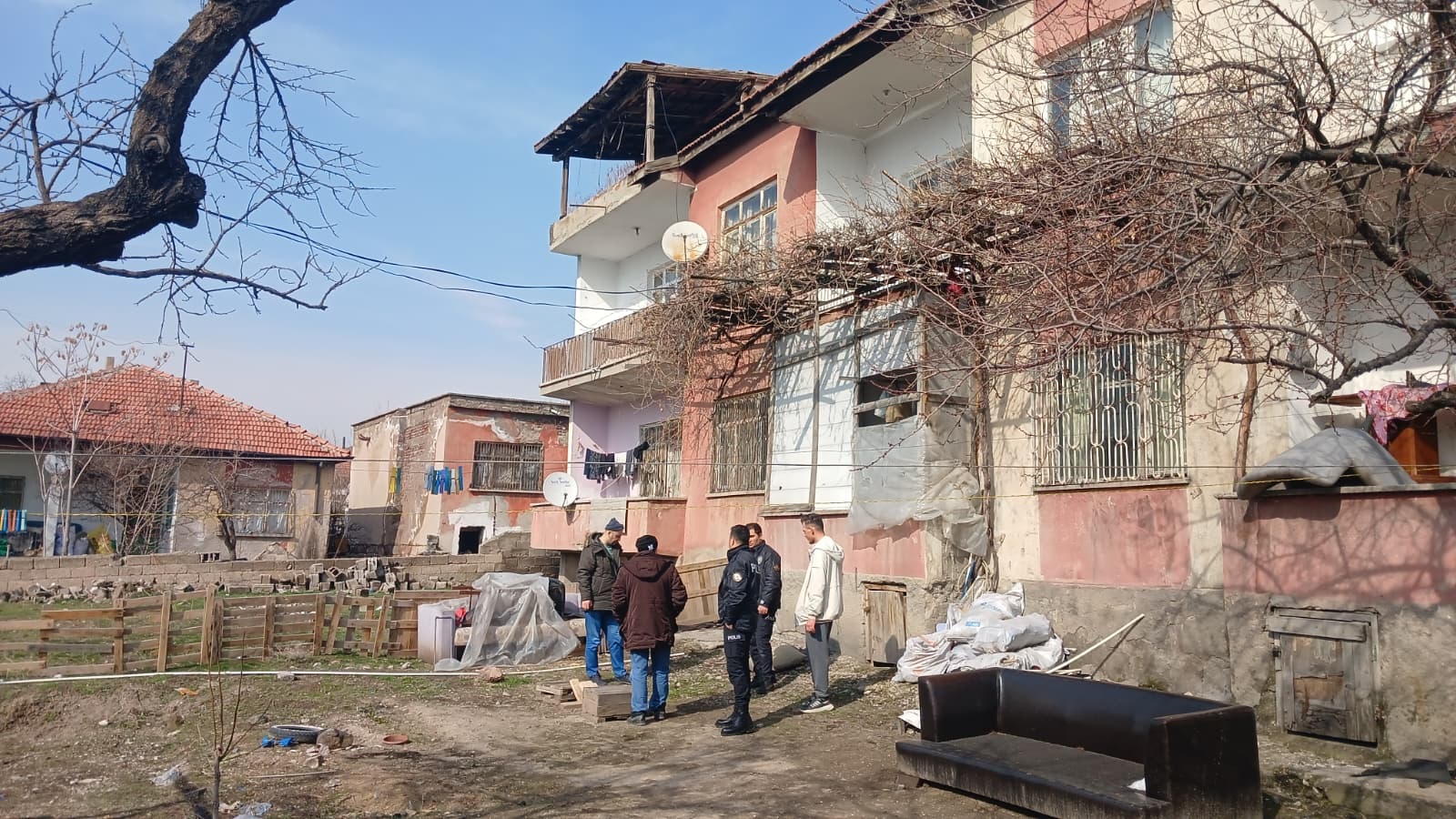 Kayseri'de 3 Yaşındaki Çocuk Balkonundan Düşerek Yaralandı