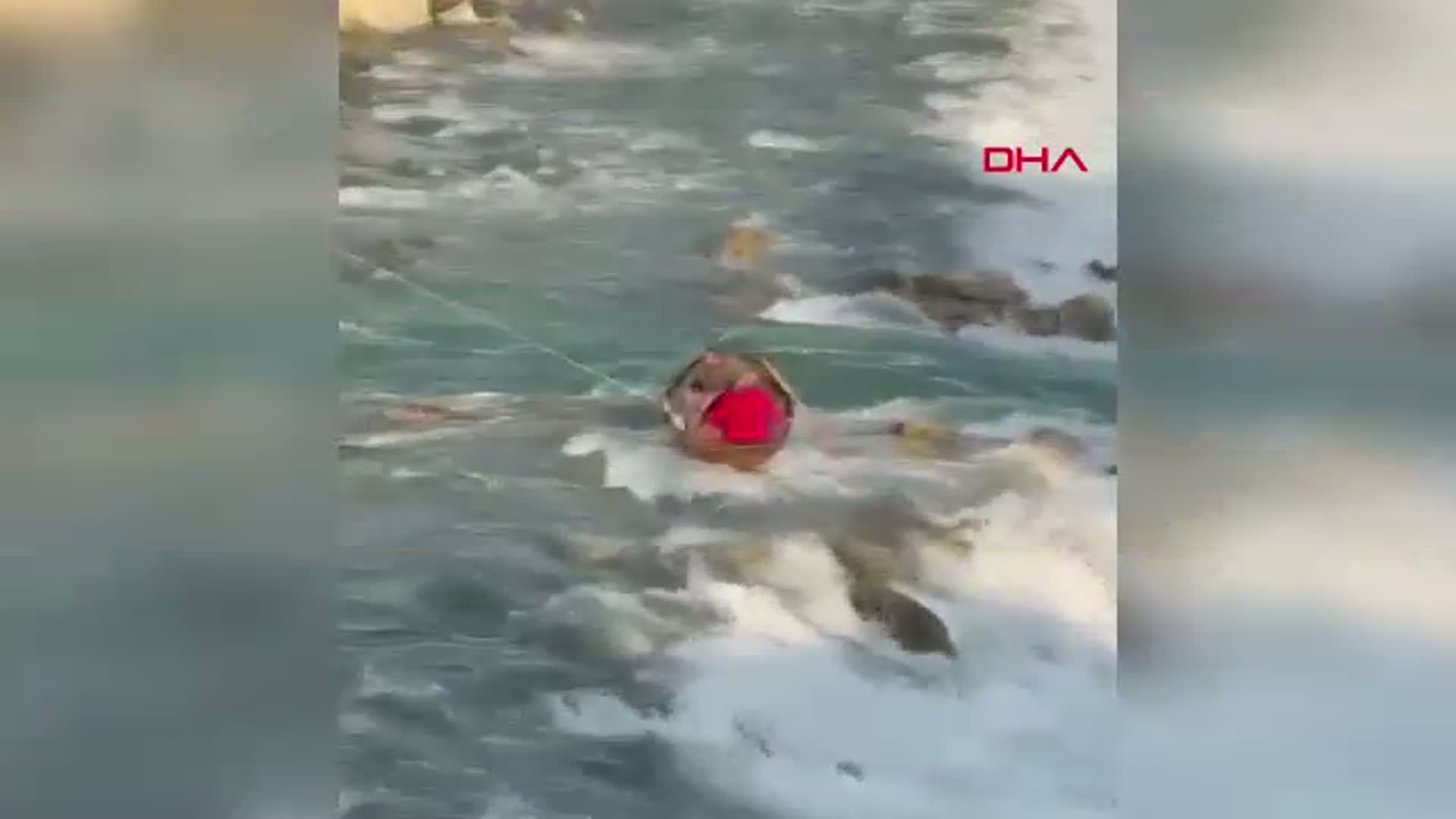 Adana'da Seyhan Nehri'nde Mahsur Kalan İki Kişi Kurtarıldı