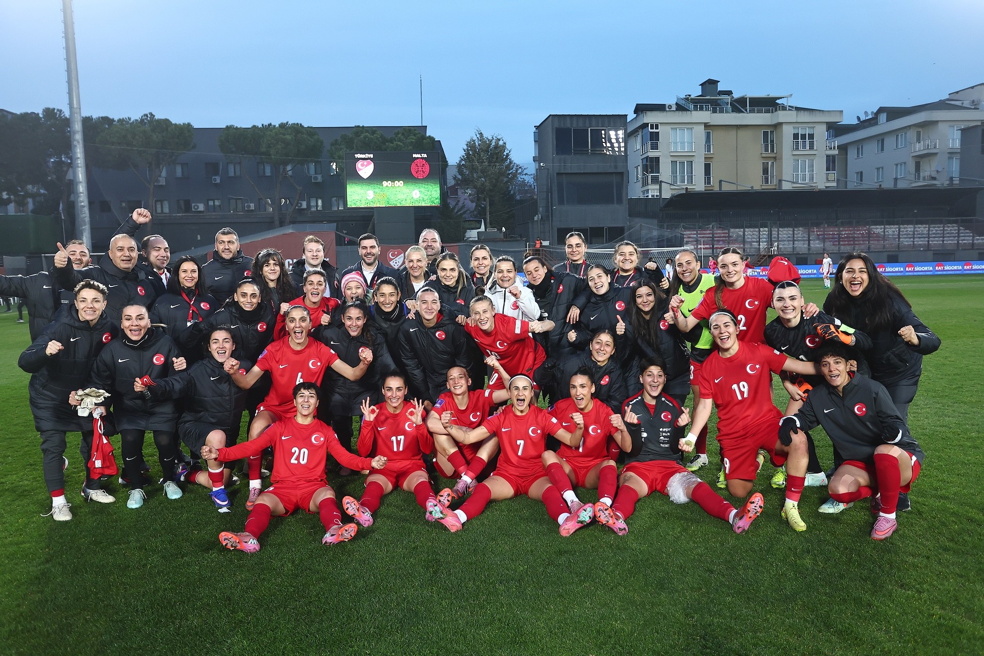 A Milli Kadın Futbol Takımı Malta'yı 3-0 Geçerek Çeyrek Finale Açık Kapı Araladı