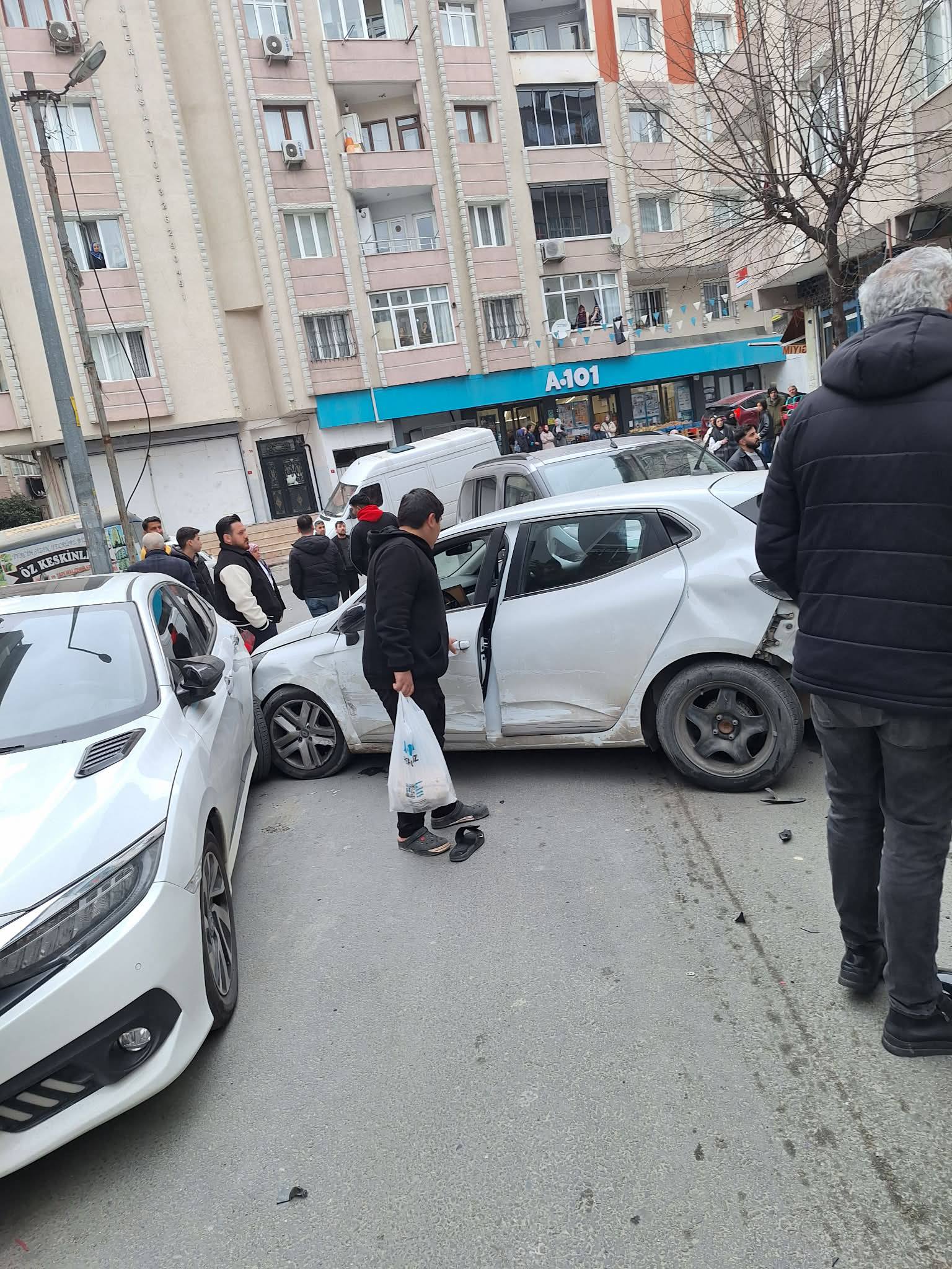 Sultangazi'de Yol Verme Tartışması Trafoya Yok Açtı