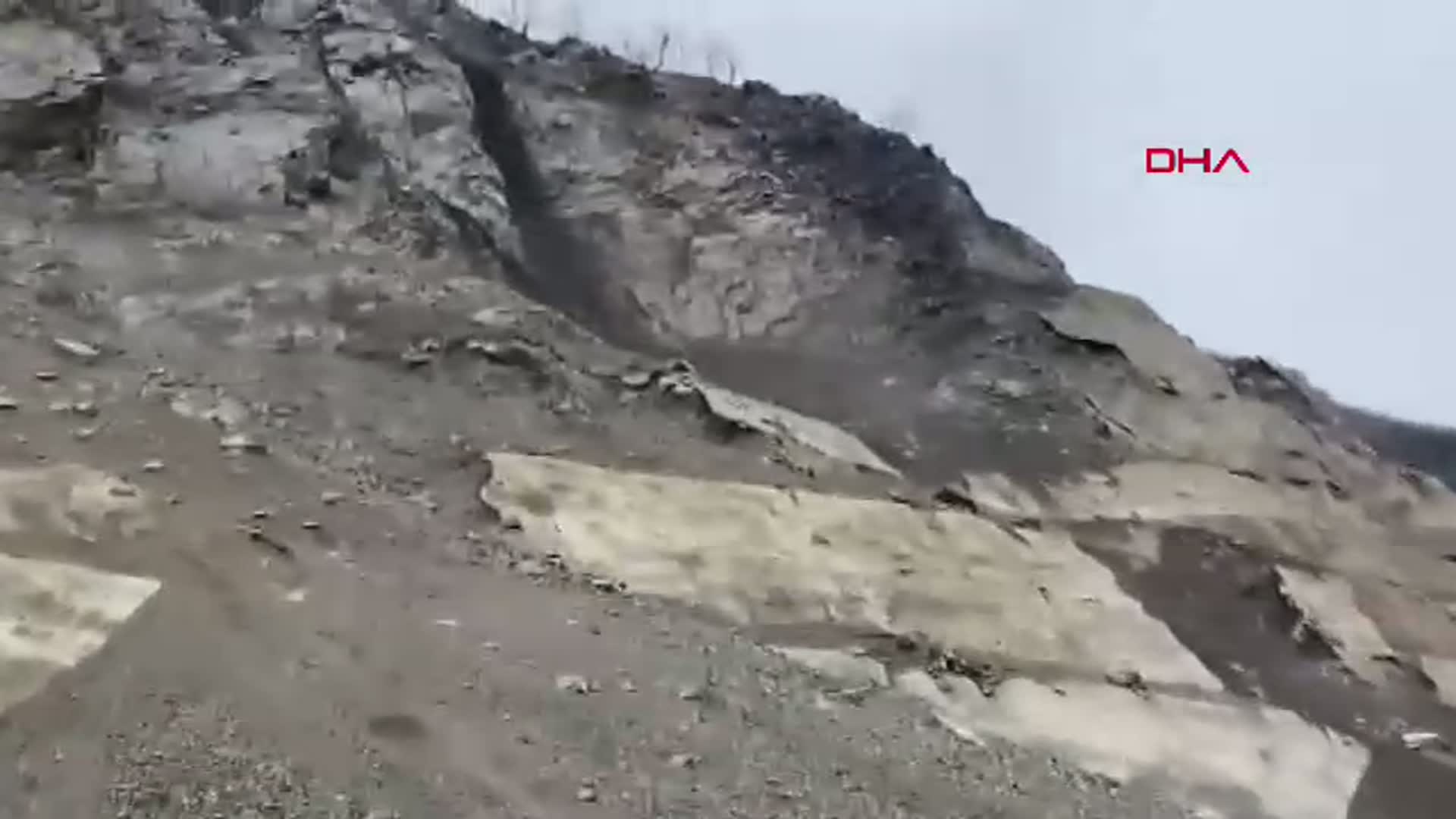 Artvin-Şavşat Kara Yolu Heyelan Nedeniyle Kapandı