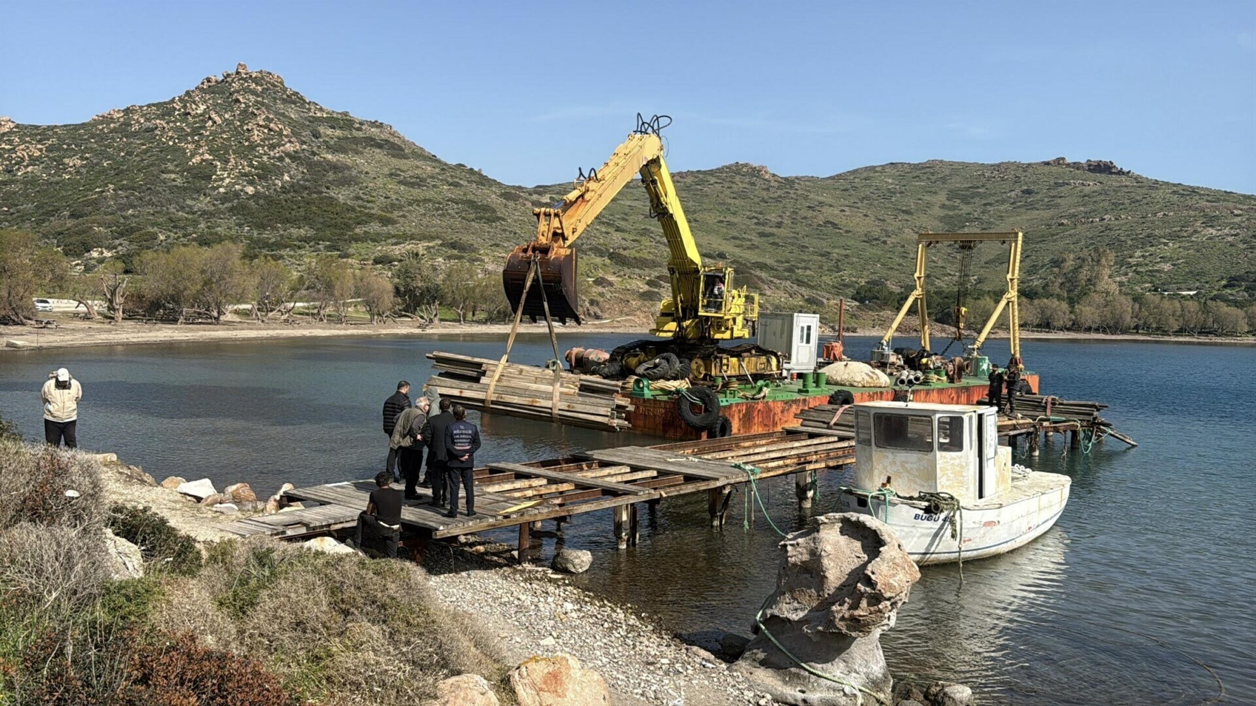 Bodrum'da İzinsiz İskeleler Yıkıldı, Karavan Tahliyesi Başladı
