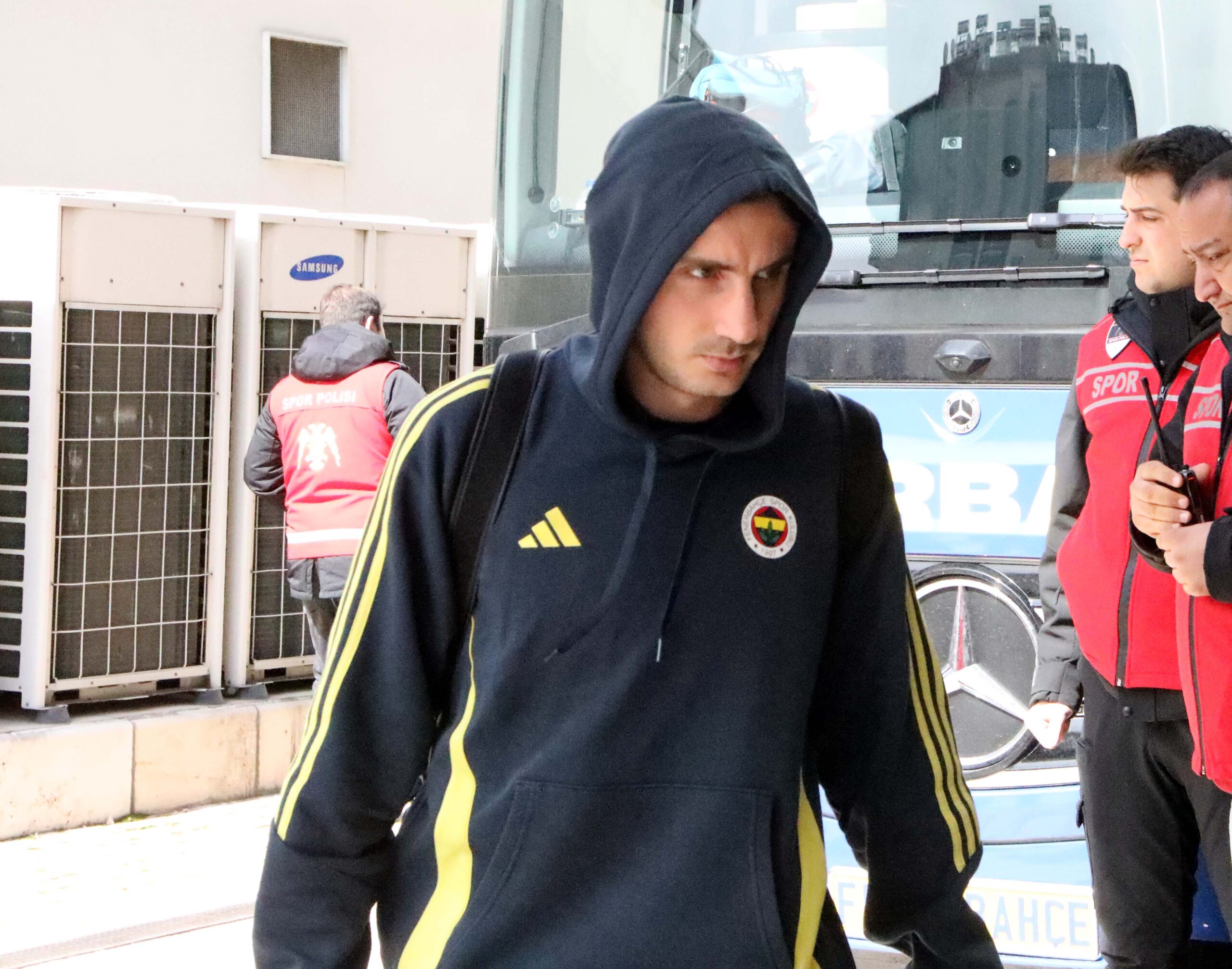 Fenerbahçe, Gaziantep'te Ziraat Türkiye Kupası Maçına Hazırlanıyor