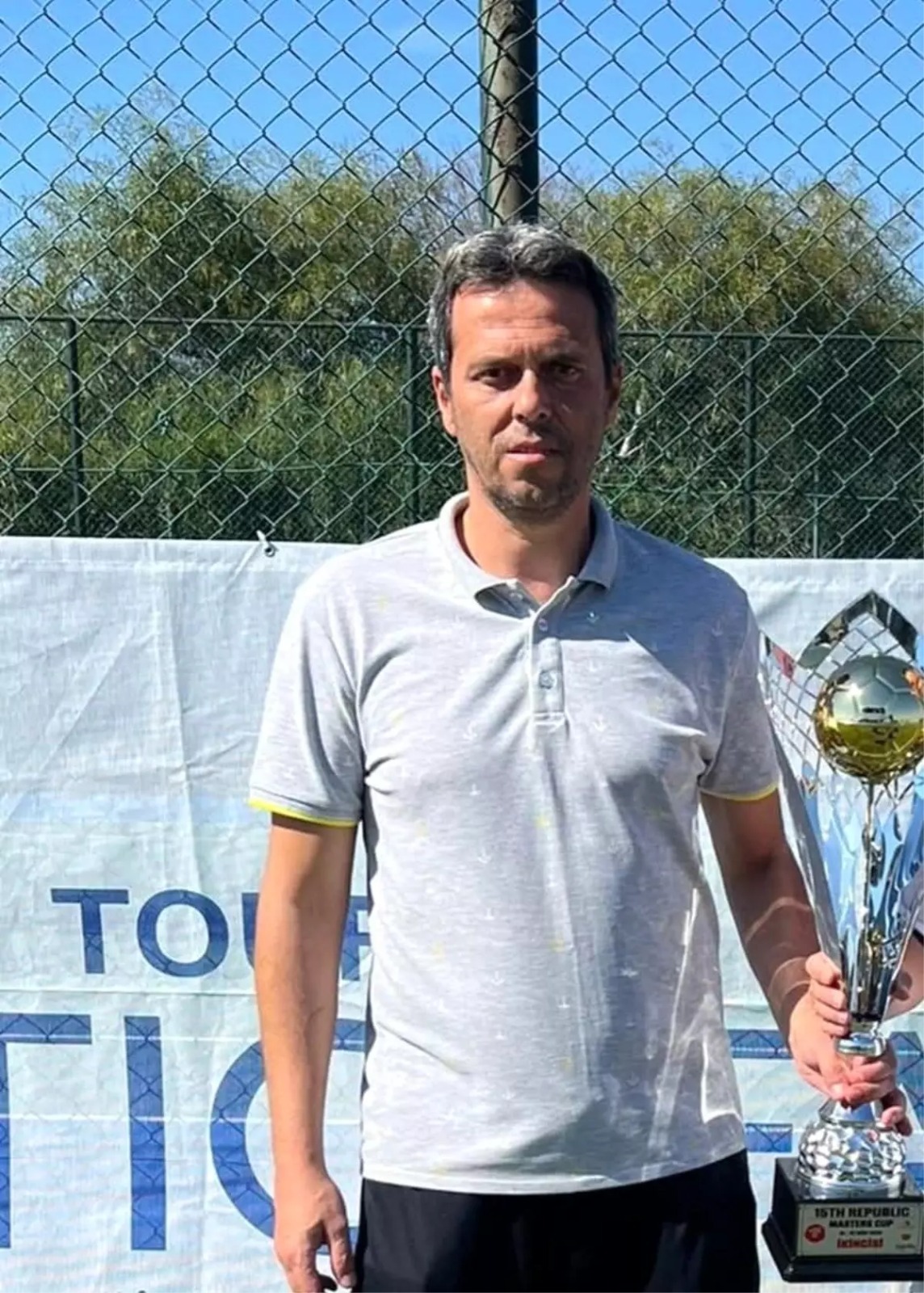 Bursa'da Halı Saha Maçında Kalp Krizi: Eski Futbolcu Hakan Erken'in Hayatını Kaybetmesi