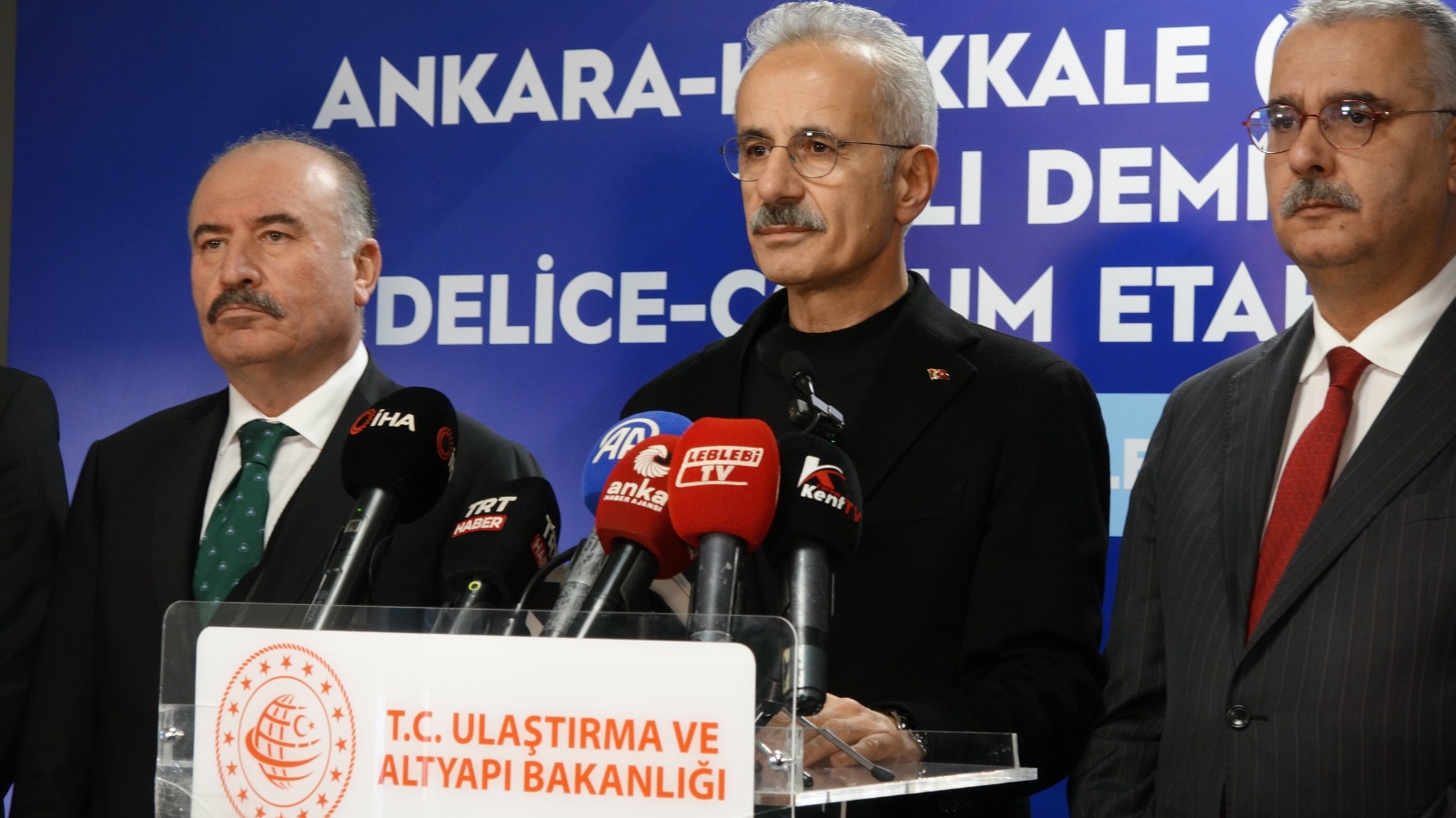 Bakan Uraloğlu'ndan Süper Hızlı Tren Müjdesi: Ankara-İstanbul Seyahati 80 Dakikaya İnecek