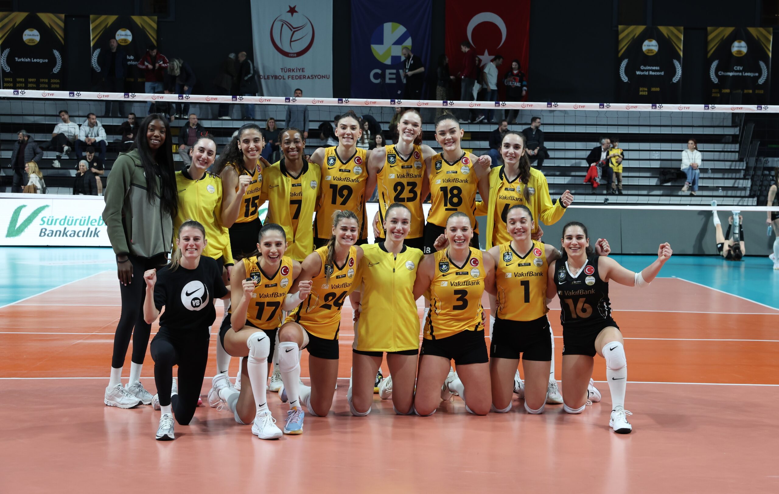 VakıfBank, Kupa Voley'de Yarı Finale Yükseldi