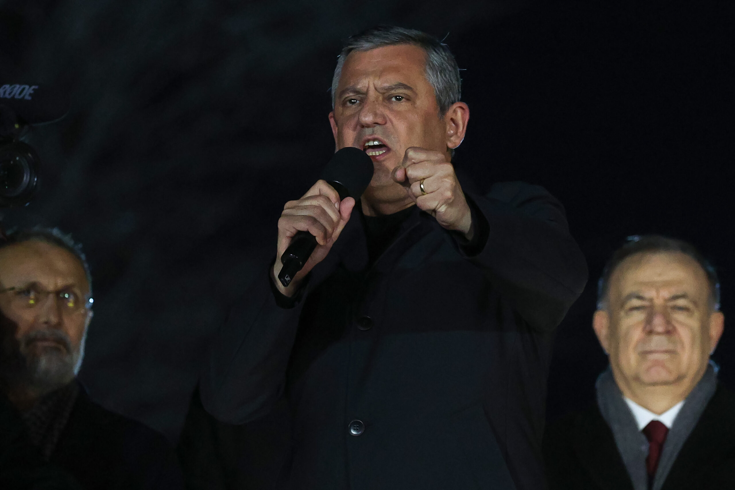 Özgür Özel, Eyüpsultan'da CHP Mitinginde Güçlü Mesajlar Verdi