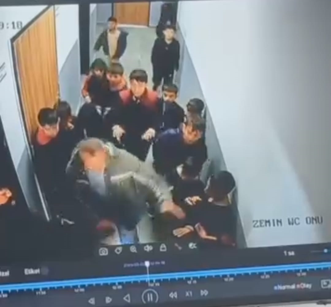 Vanda Şok Olay: Veli, Öğrenciyi Darbederken Kameralara Yansıdı
