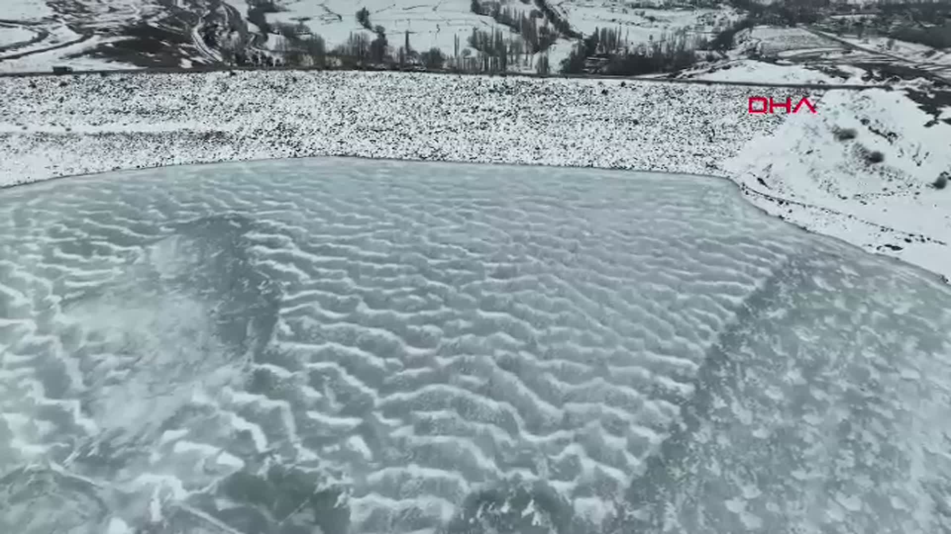 Erzurum'da Demirdöven Barajı Buzla Kaplandı