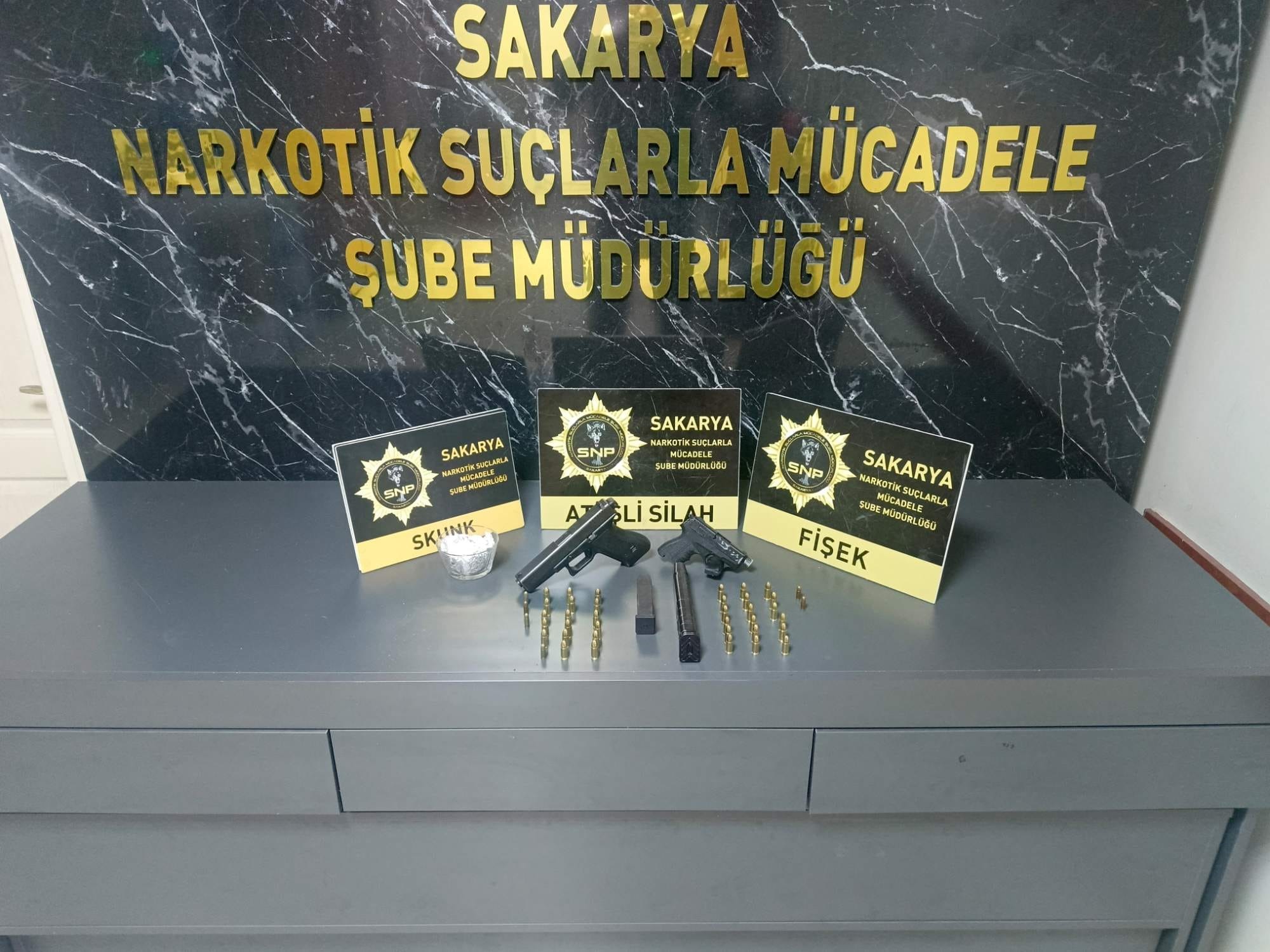 Sakarya'da Uyuşturucu Operasyonları: İki Şüpheli Tutuklandı