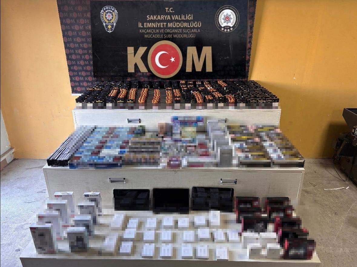 Sakarya'da Kaçak Sigara Operasyonu: 3 Gözaltı