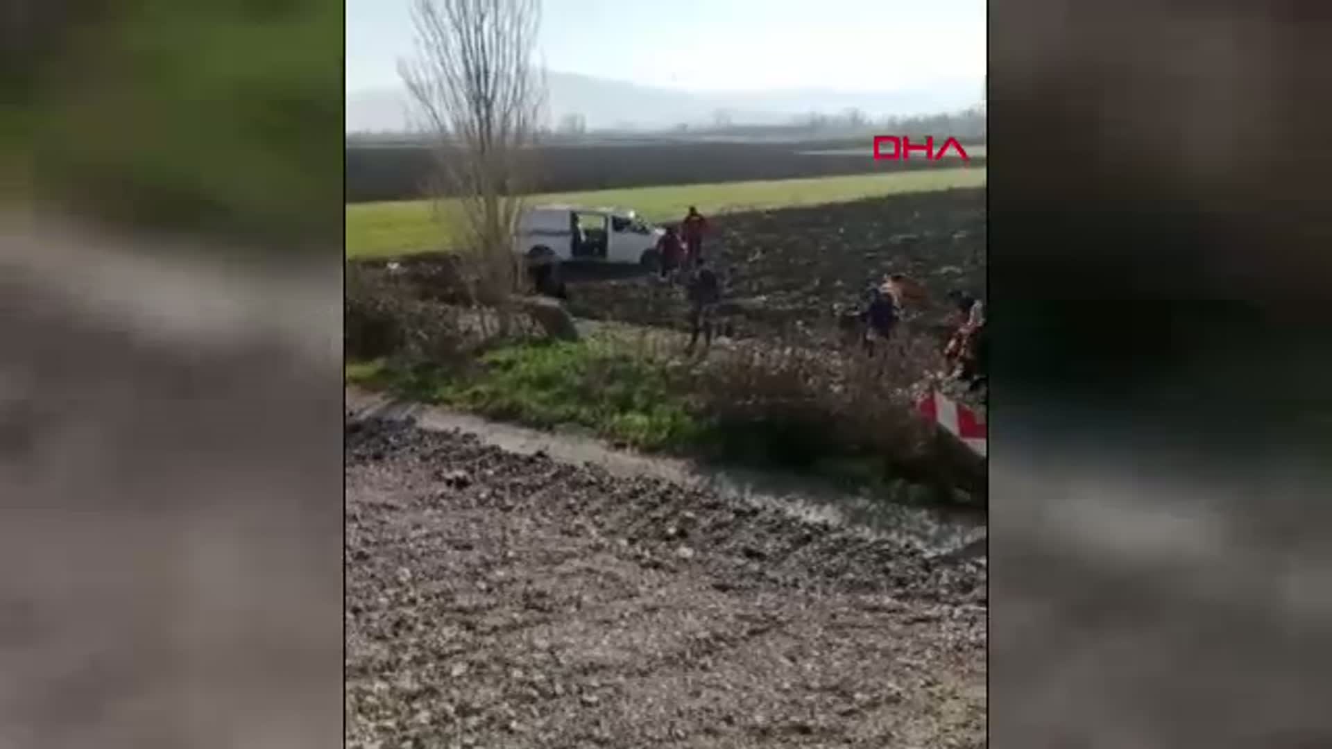 Amasya'da Minibüs Tarlaya Uçtu, 8 Kişi Yaralandı